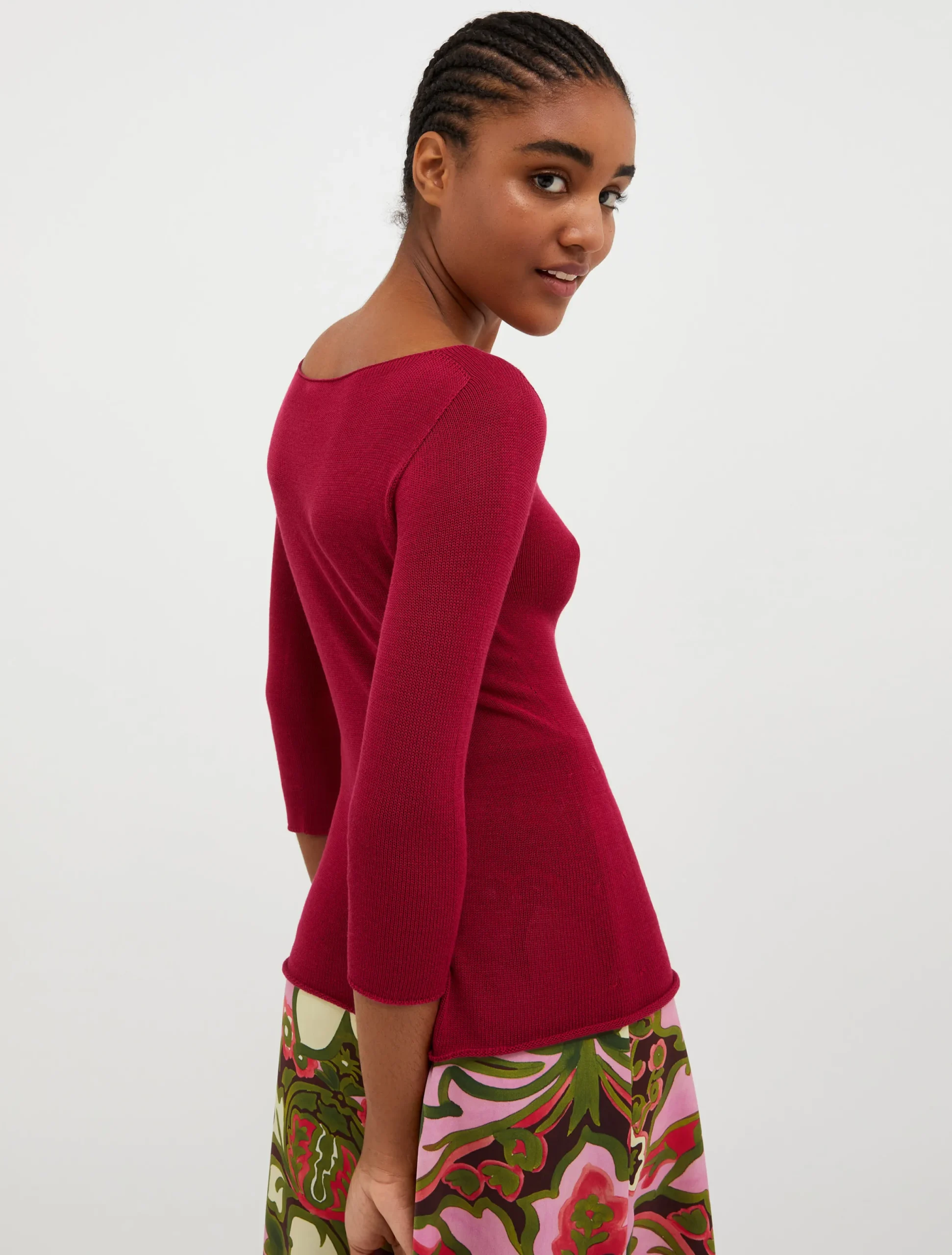 Boat-neck knitted jumper