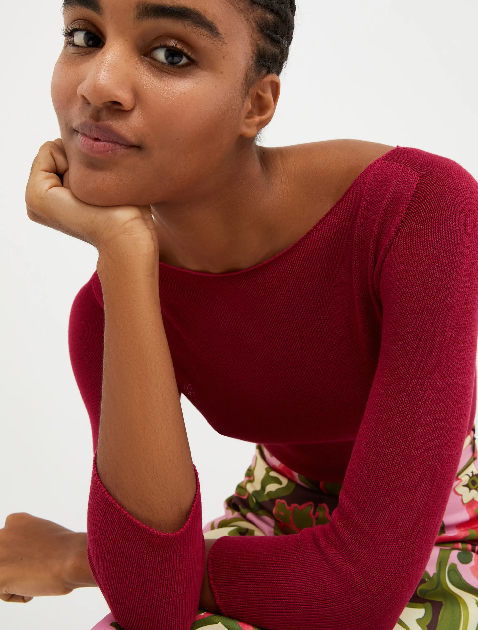 Boat-neck knitted jumper