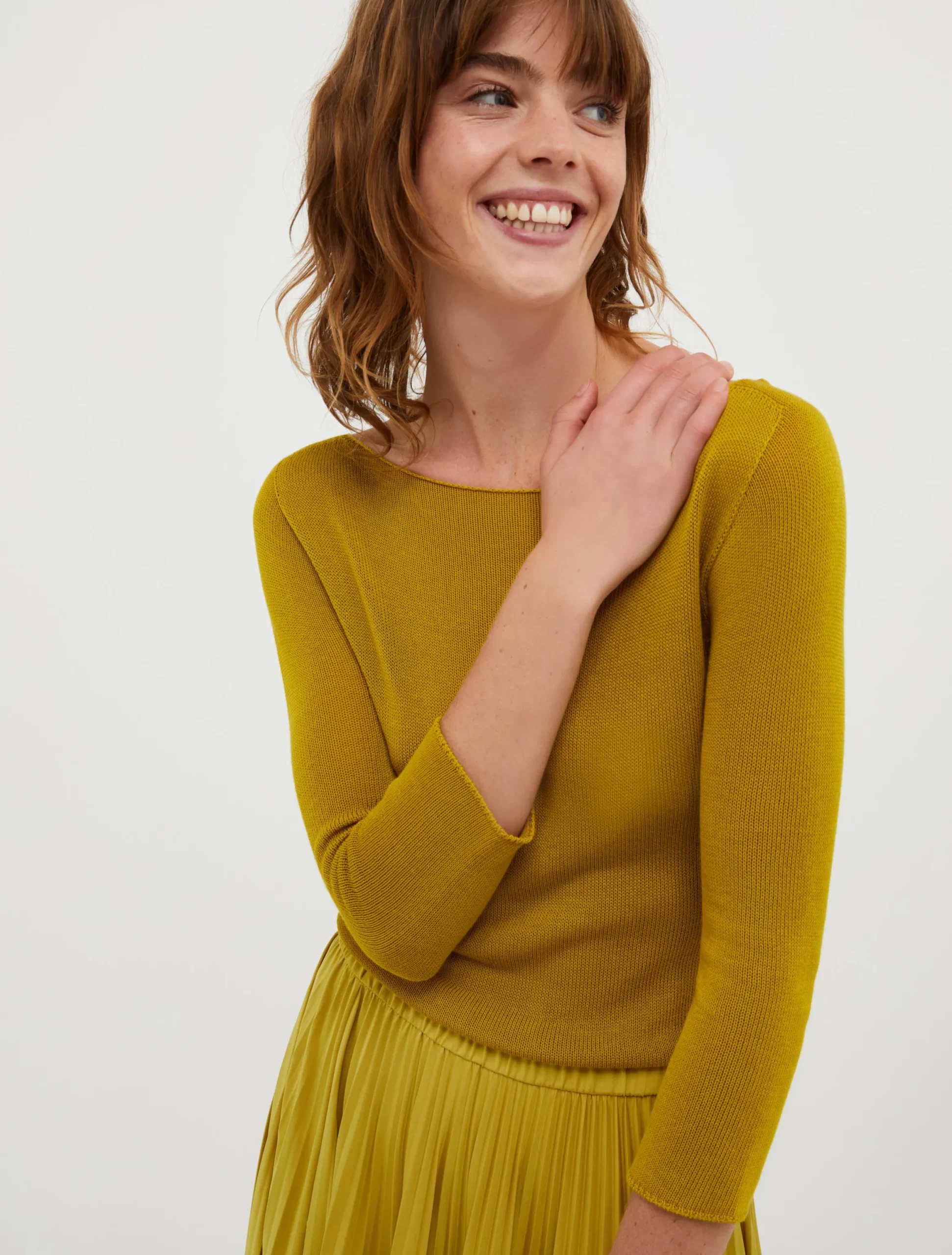 Boat-neck knitted jumper