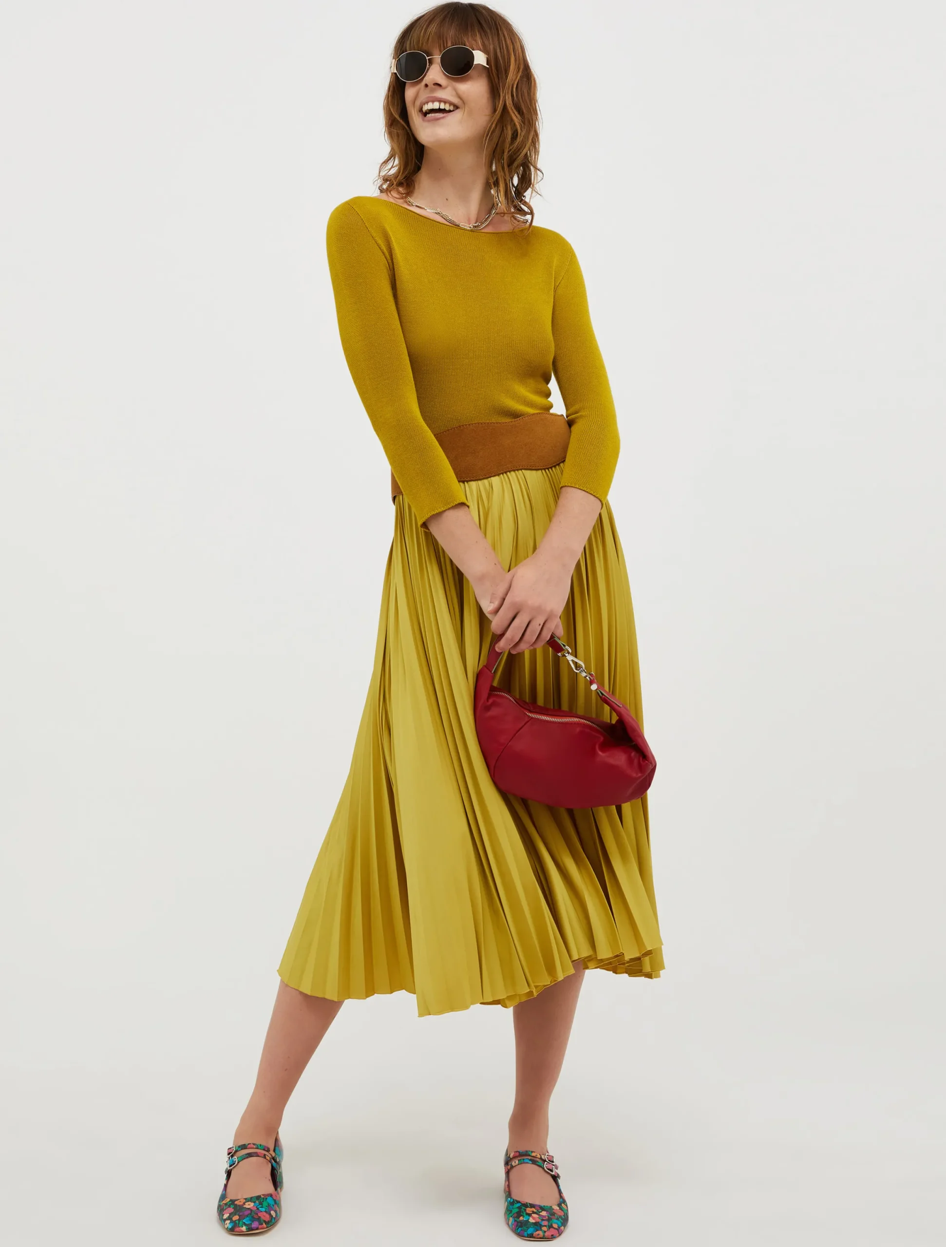 Boat-neck knitted jumper