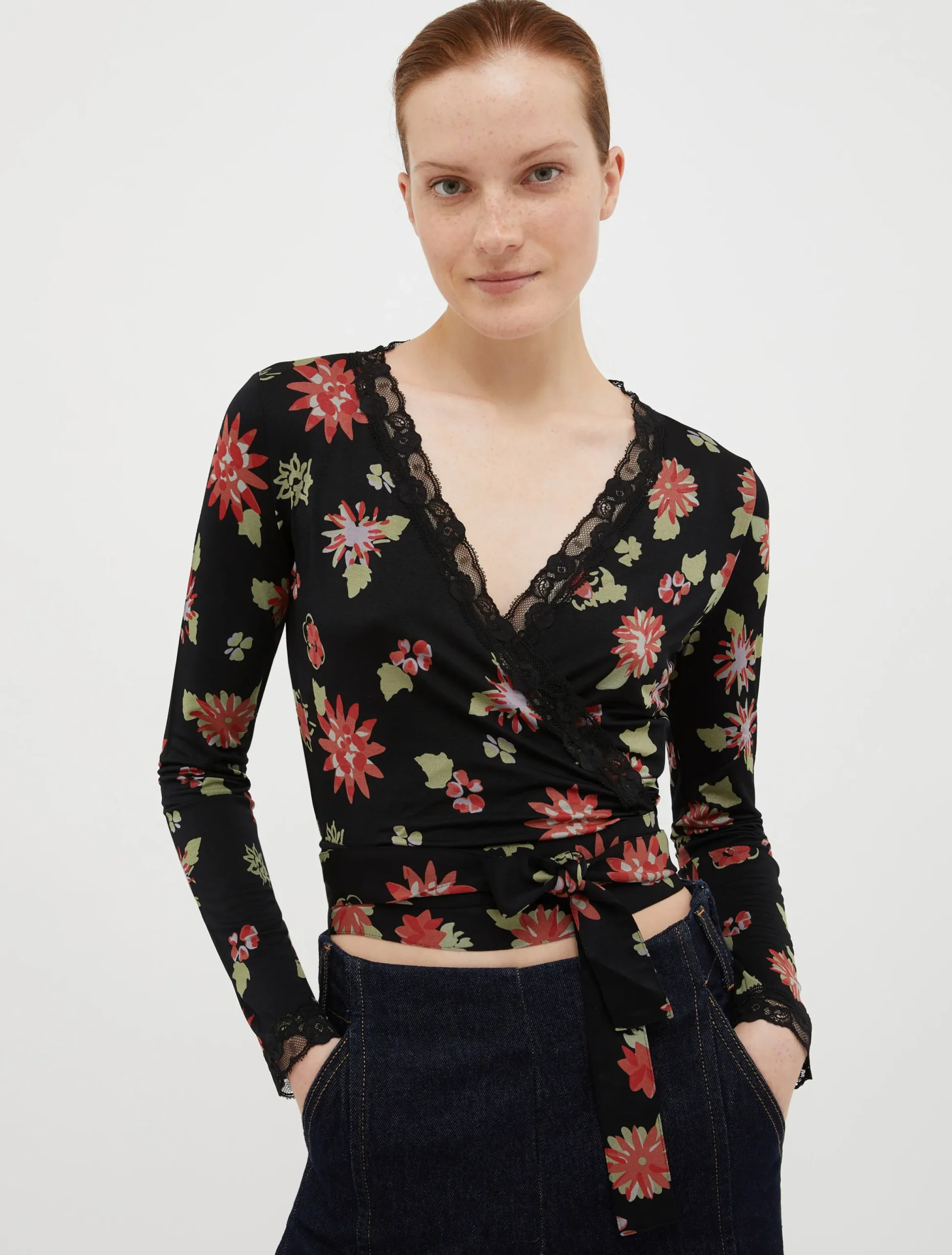 Floral print jersey top with lace edges