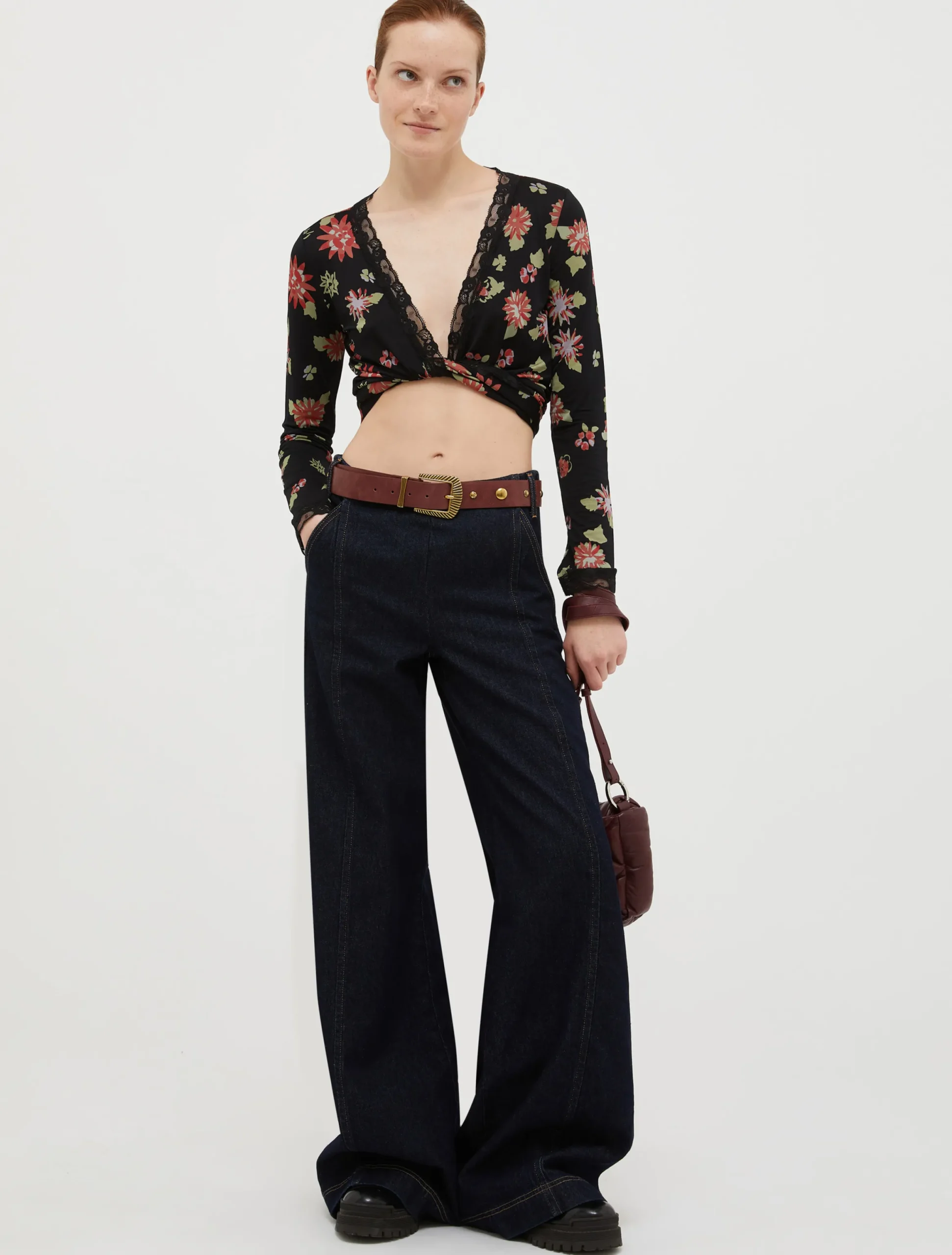 Floral print jersey top with lace edges