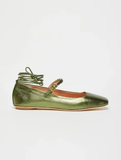 Laminated leather ballet flats