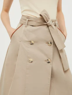 Midi-length corolla skirt from technical fabric