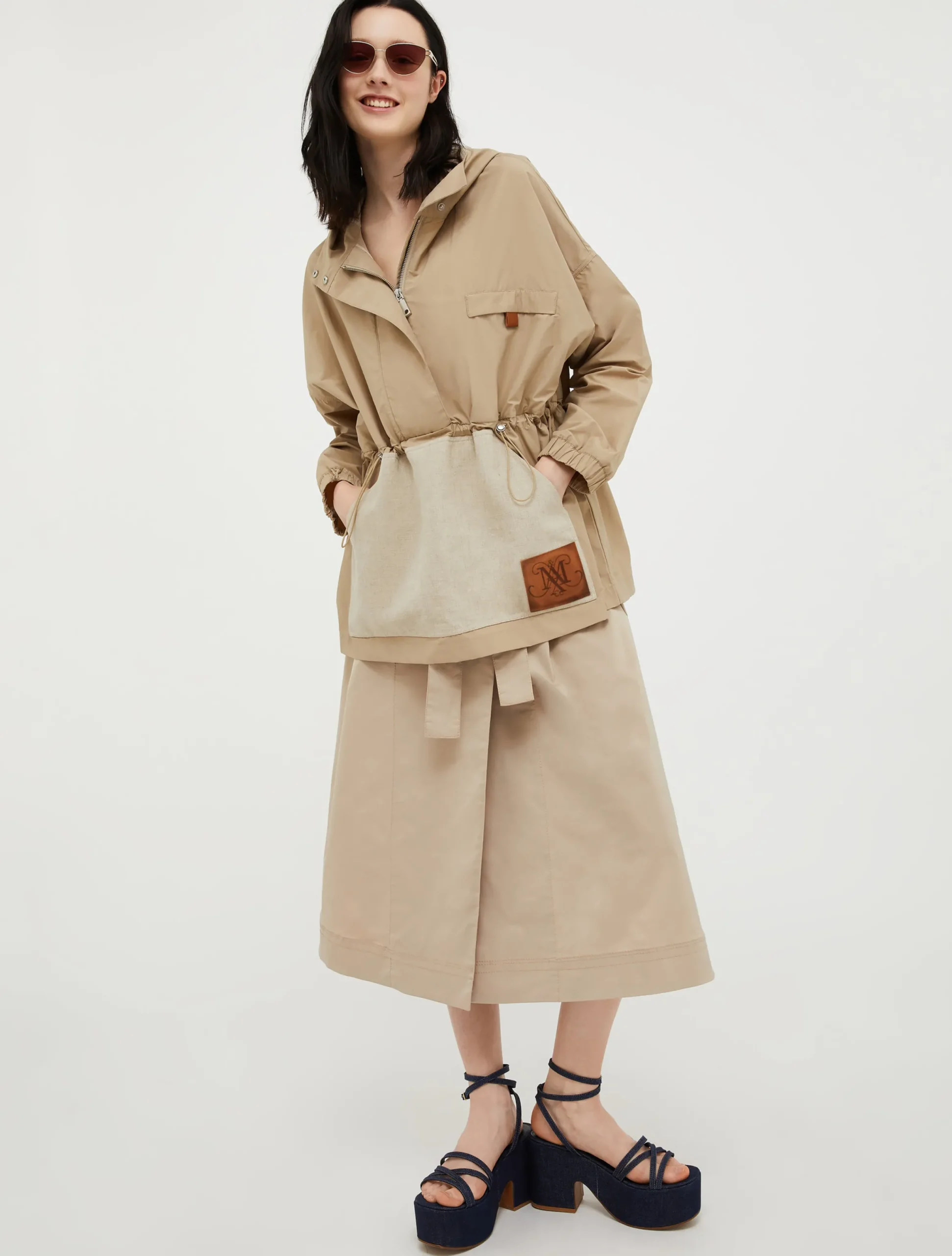 Midi-length corolla skirt from technical fabric