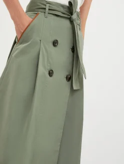Midi-length corolla skirt from technical fabric