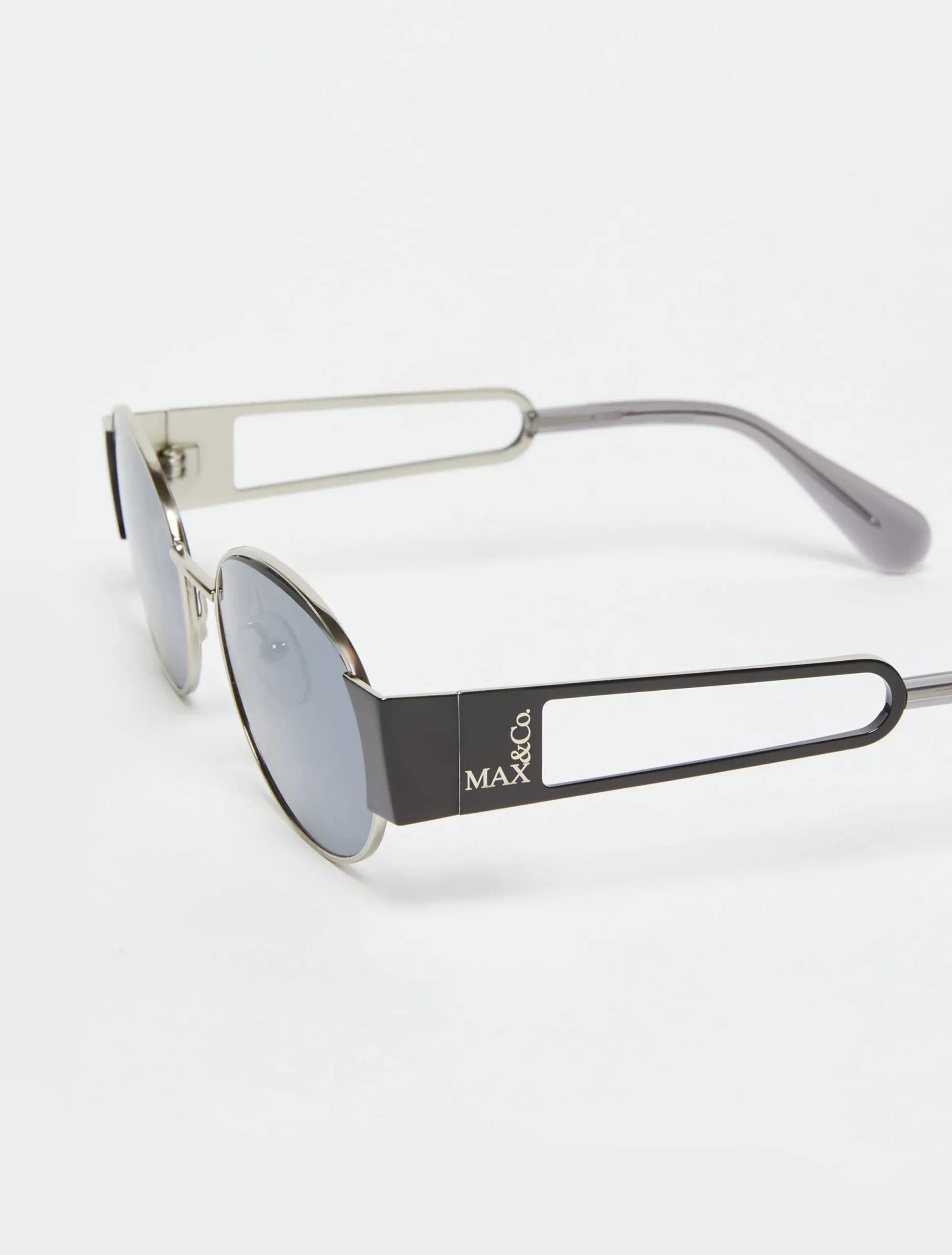Oval metal glasses