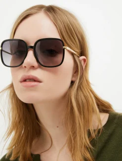 Oversized square sunglasses