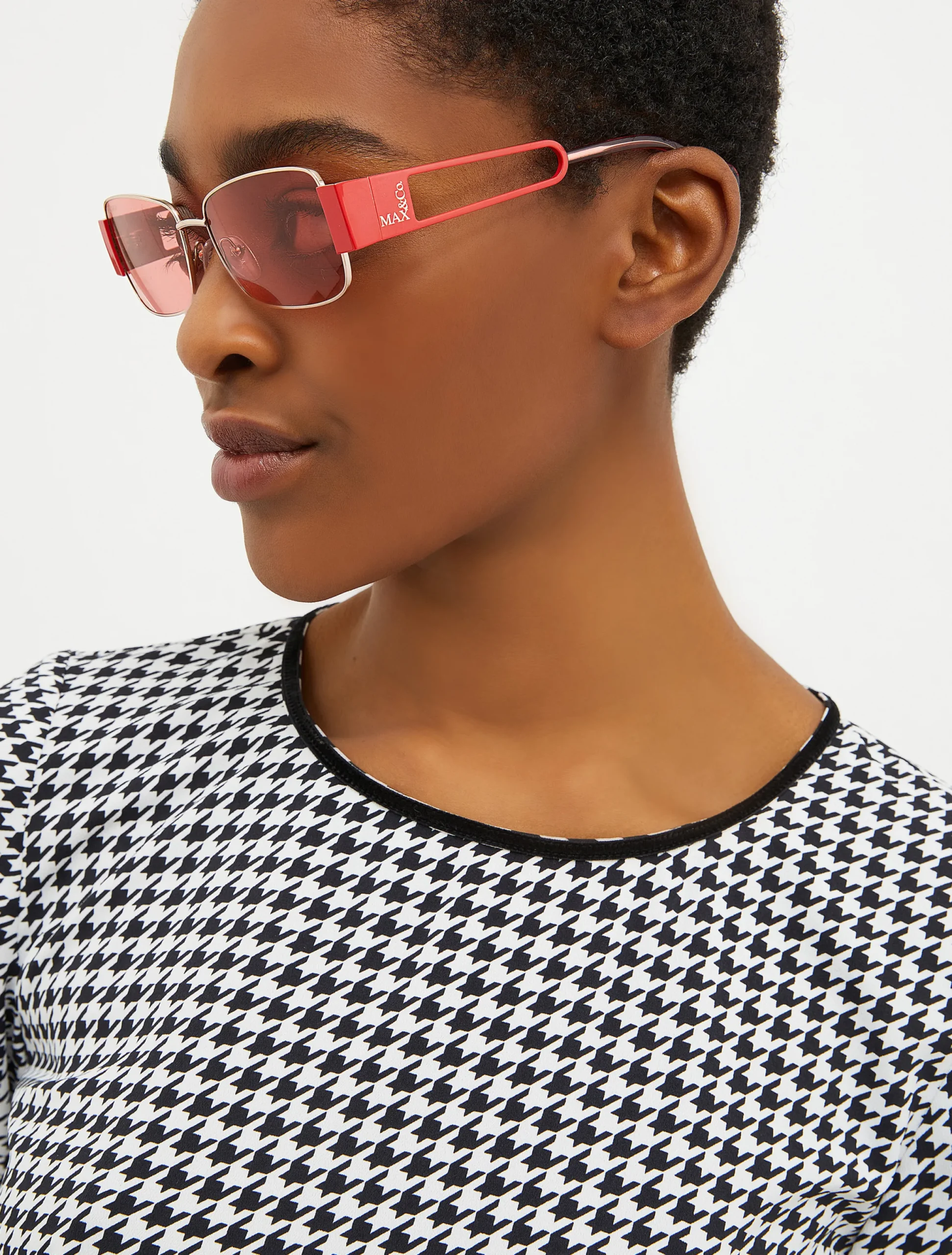 Rectangular metal glasses