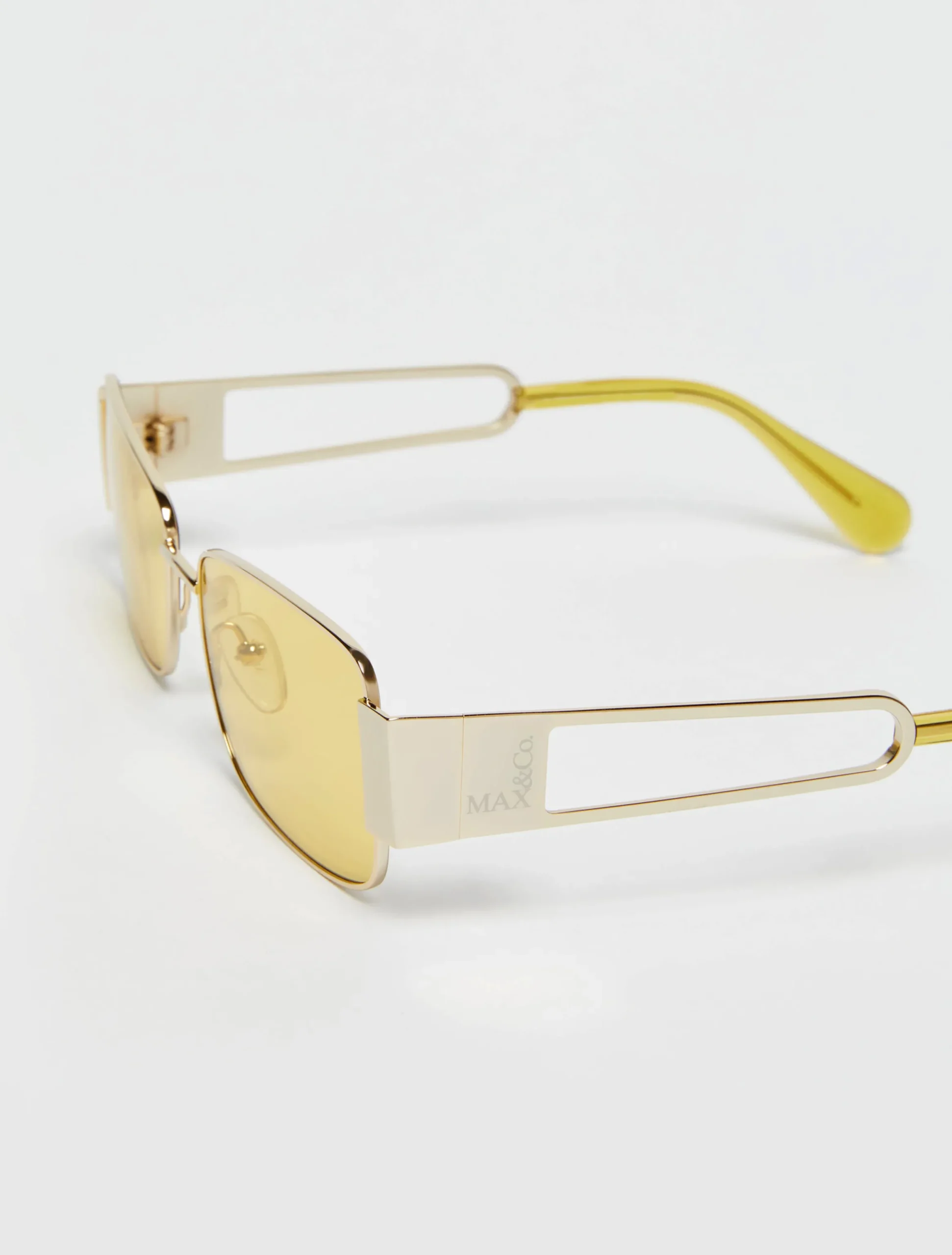 Rectangular metal glasses