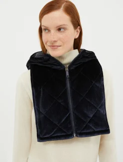 Reversible hooded collar