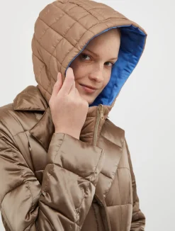 Reversible hooded collar