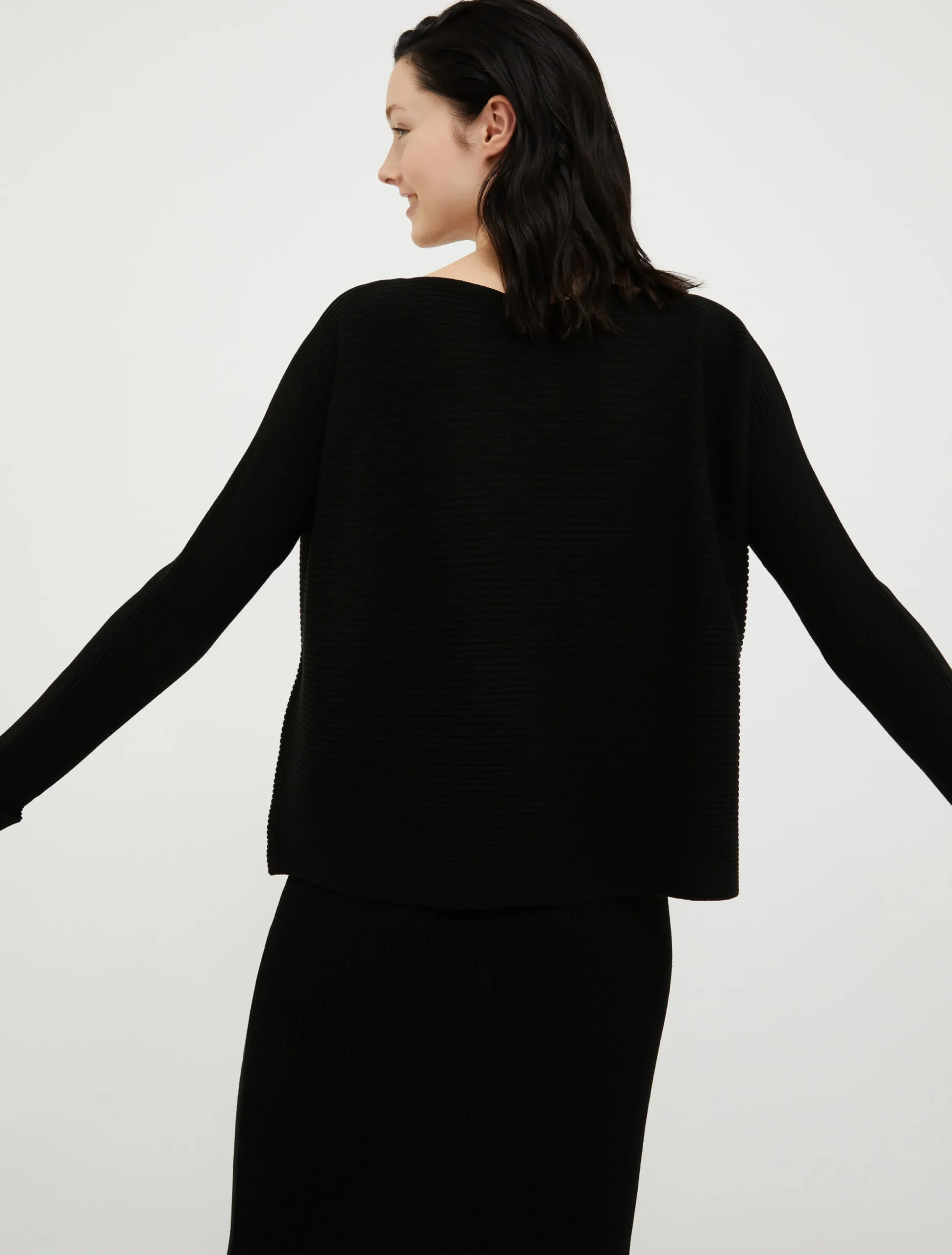 Ribbed knitted jumper