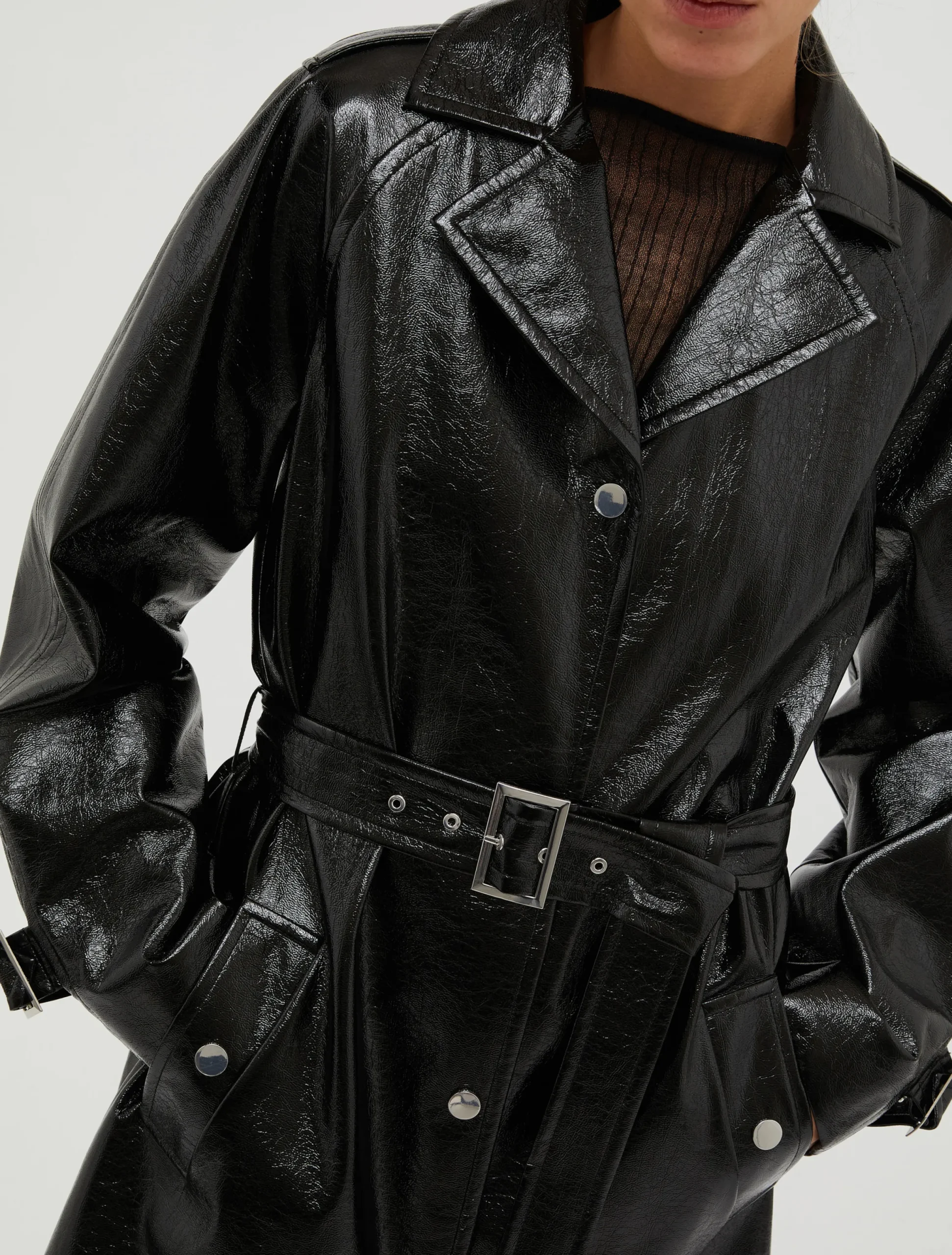 Trench coat in glossy patent leather