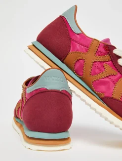 Ultra-light low-top trainers
