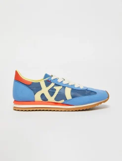 Ultra-light low-top trainers