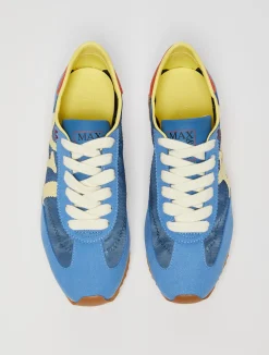 Ultra-light low-top trainers